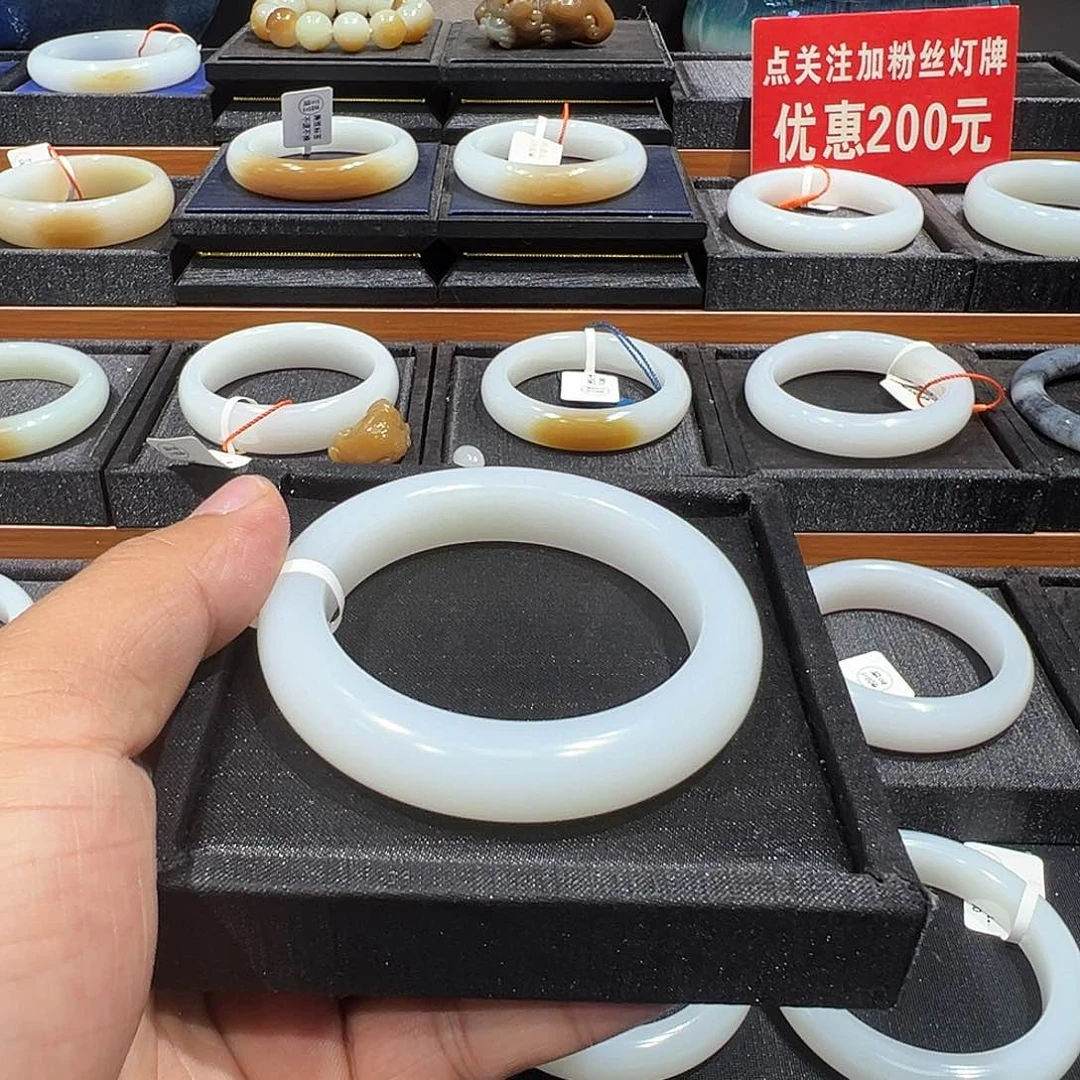 和田玉手镯未镶嵌