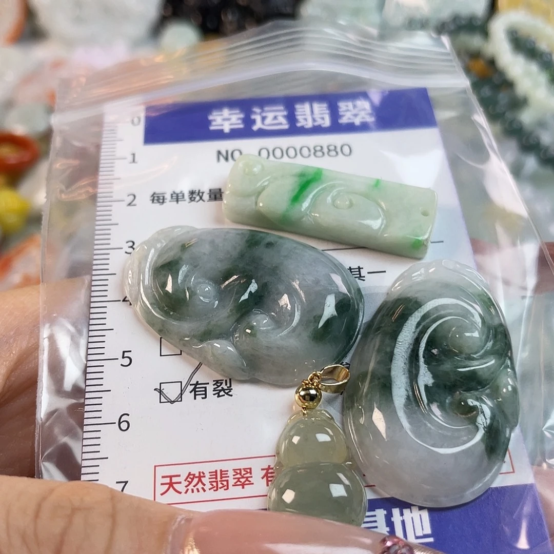 翡翠未镶嵌颈饰hhj