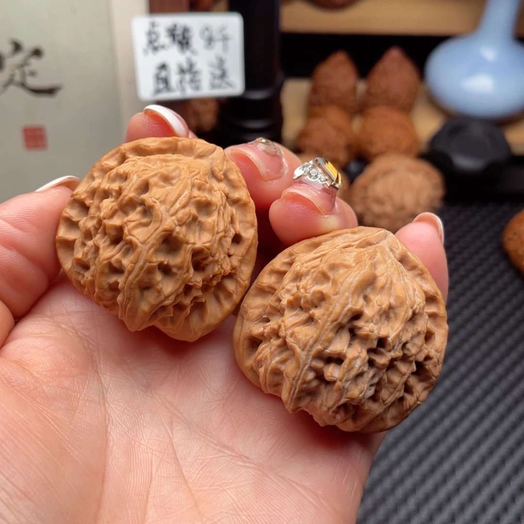 吊坠文玩核桃三角白
