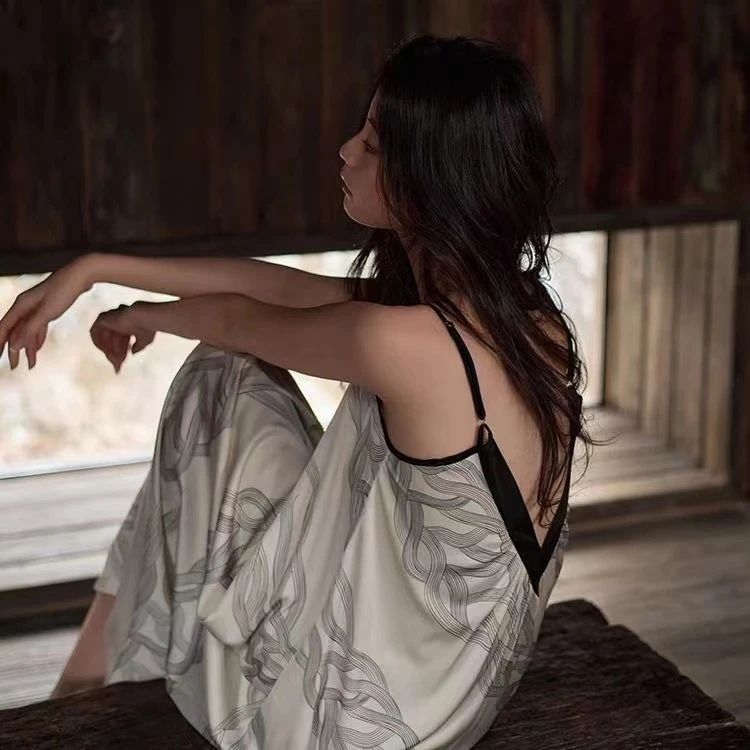 冰丝睡衣女款爆款2025新款带胸垫夏季性感纯欲风高级感法式家居服