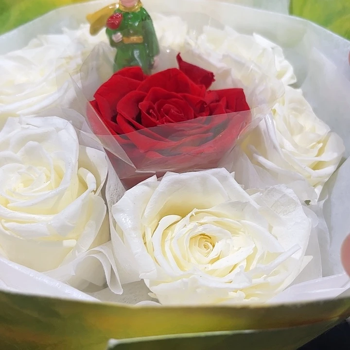 小王子联名玫瑰花礼盒 小。