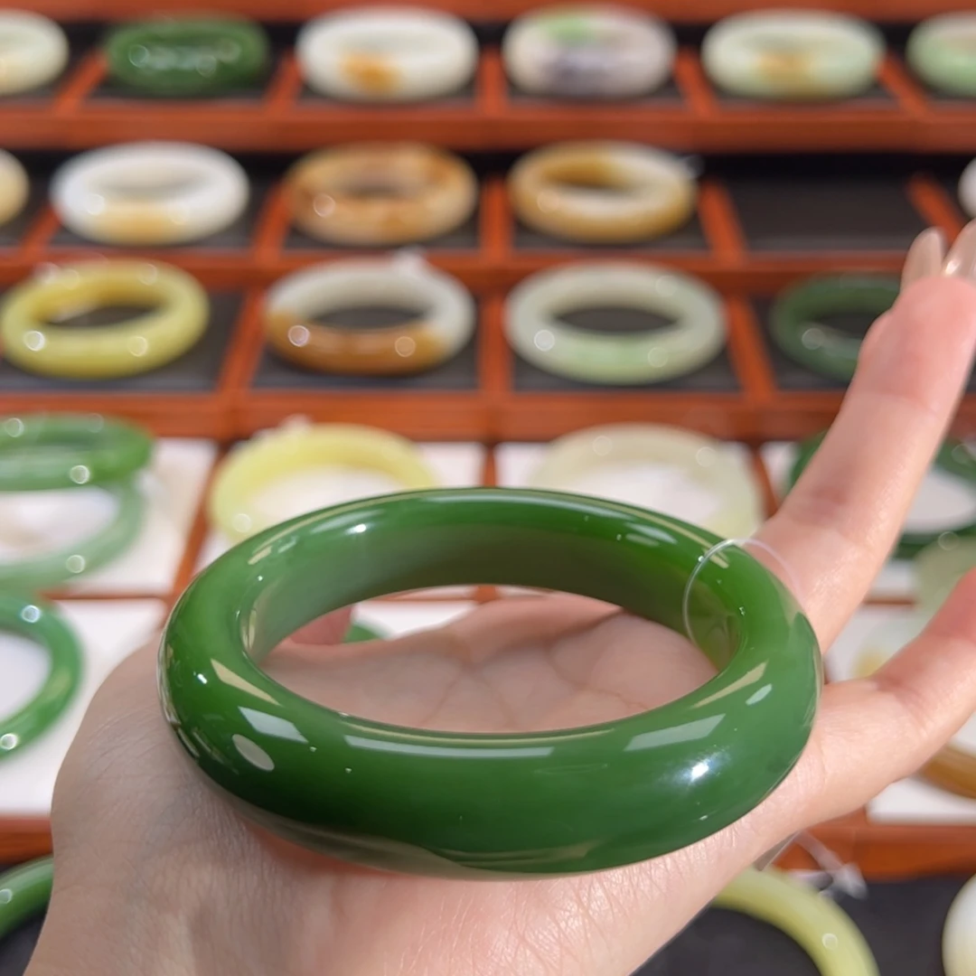 和田玉（碧玉）未镶嵌手镯满色辣绿