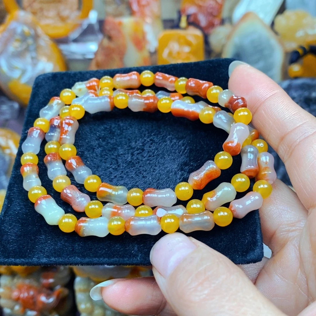 未镶嵌石英质玉（黄龙玉）颈饰