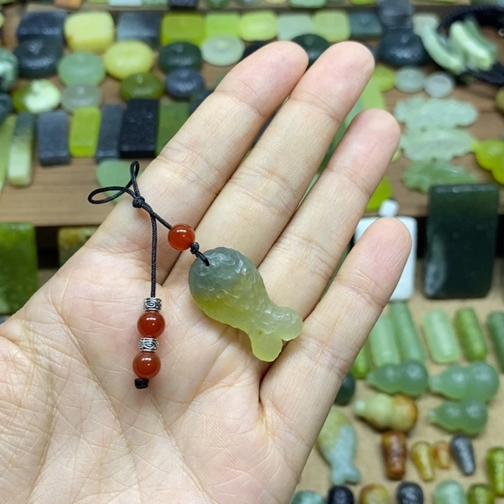 十***夜蛇纹石玉未镶嵌吊坠