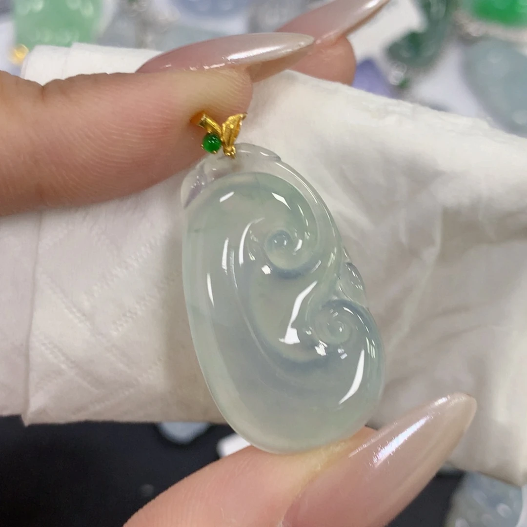 颈饰18K金镶嵌翡翠