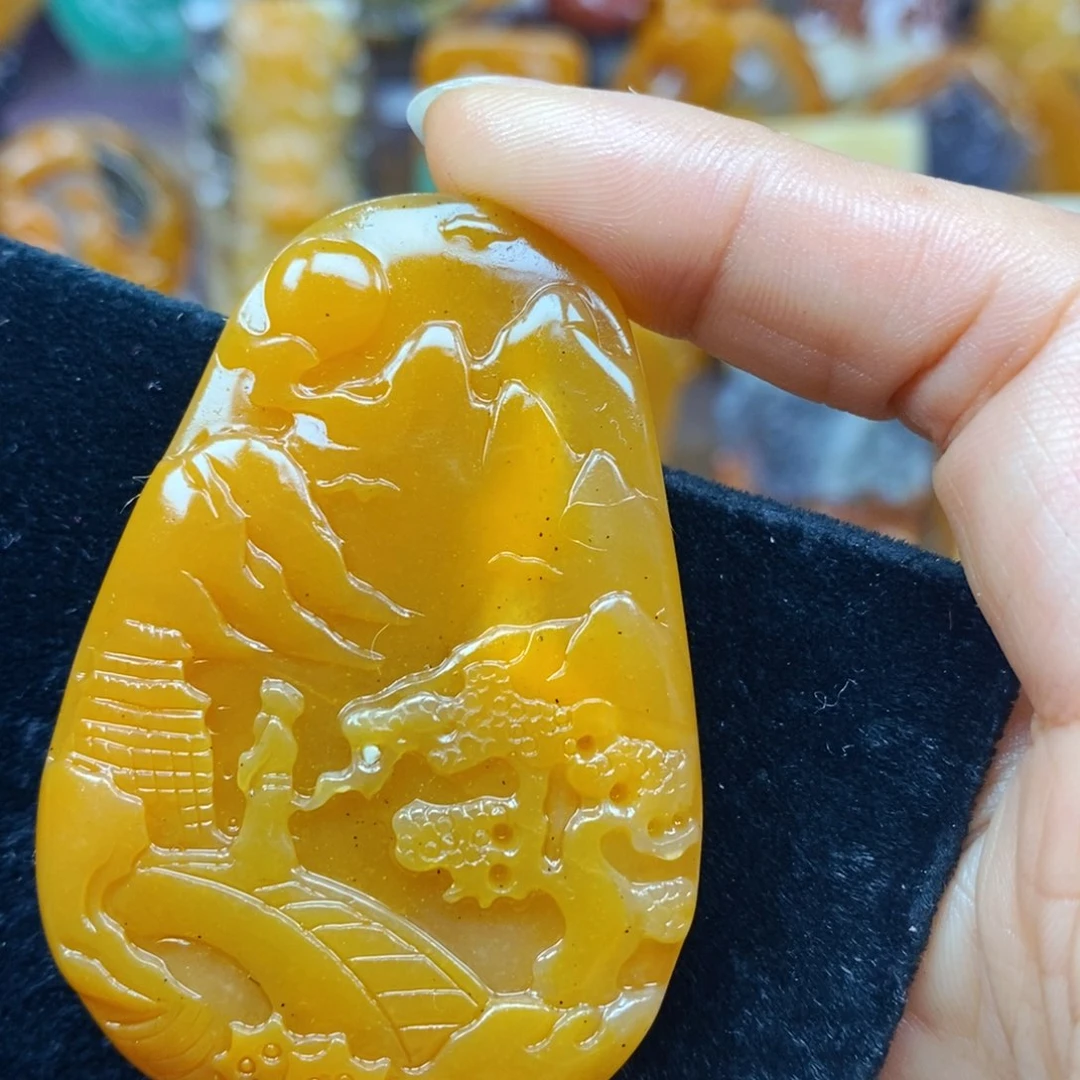 未镶嵌石英质玉（黄龙玉）颈饰