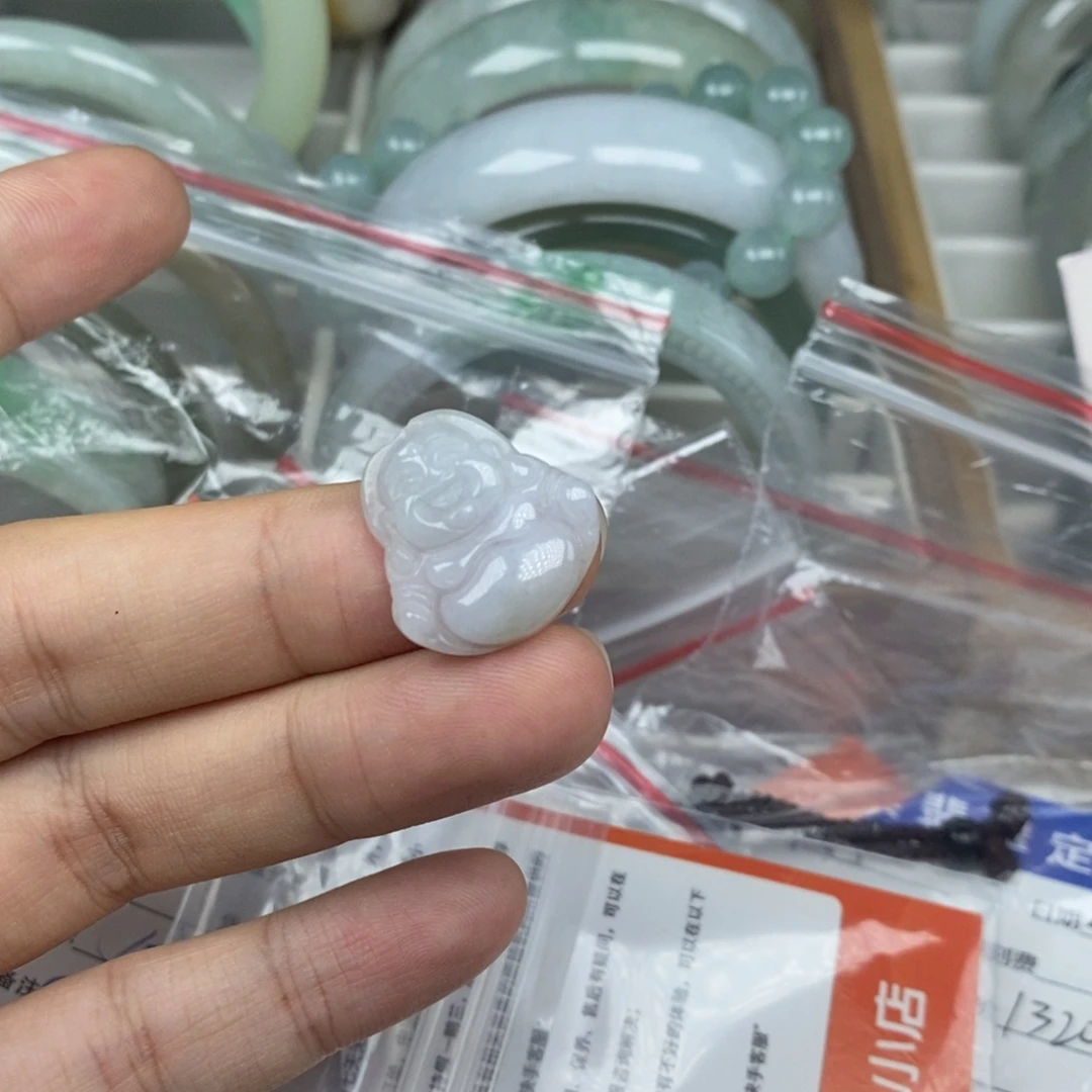 颈饰未镶嵌翡翠好