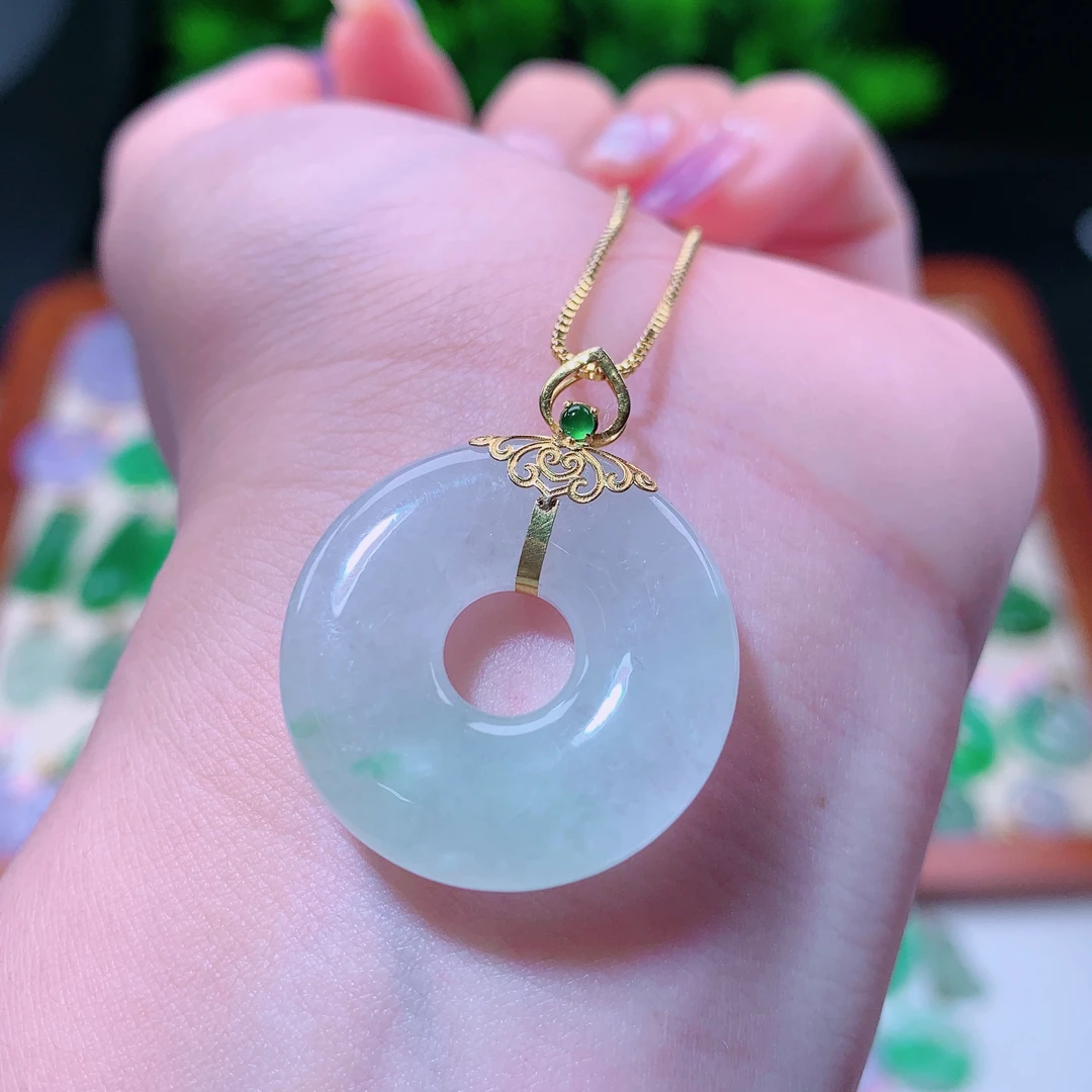 天然缅甸翡翠18K镶嵌甜甜圈吊坠、尺寸24.9×5.6