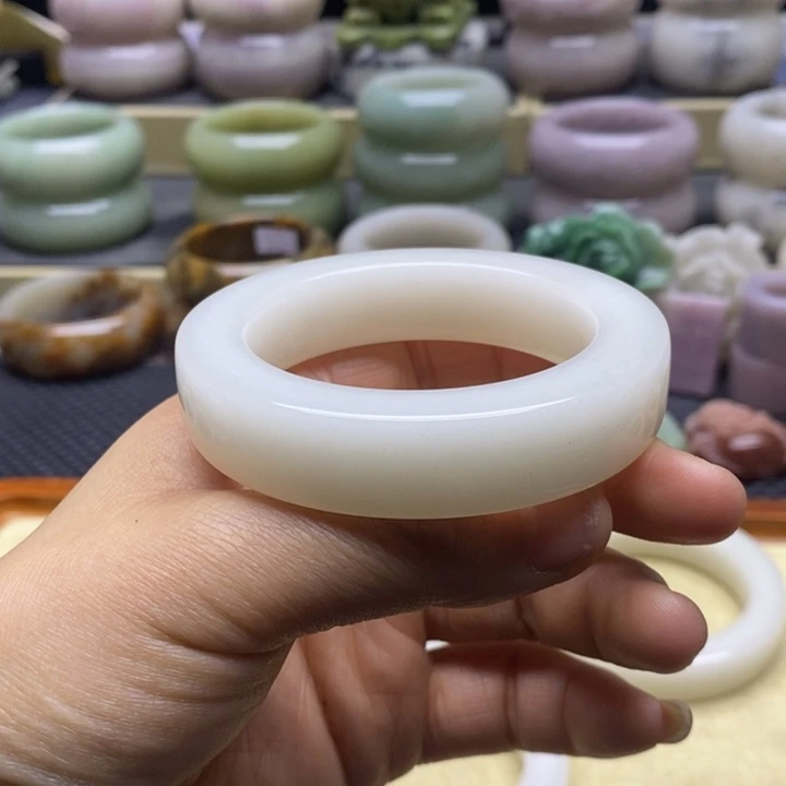 石英质玉未镶嵌手镯