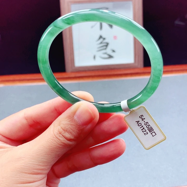 未镶嵌手镯翡翠圆镯