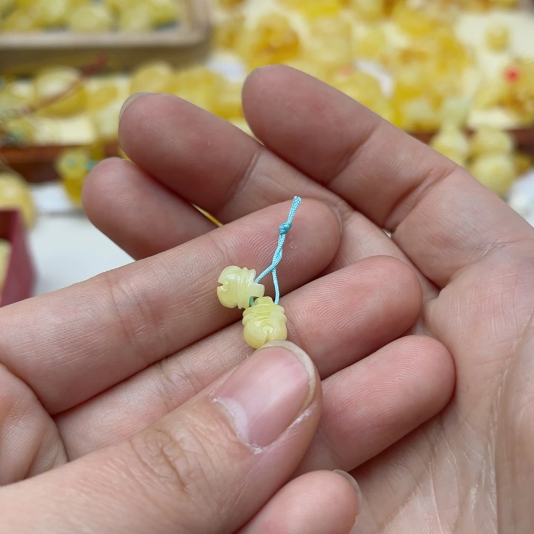 【闪购商品】蜜蜡裸石未镶嵌配饰