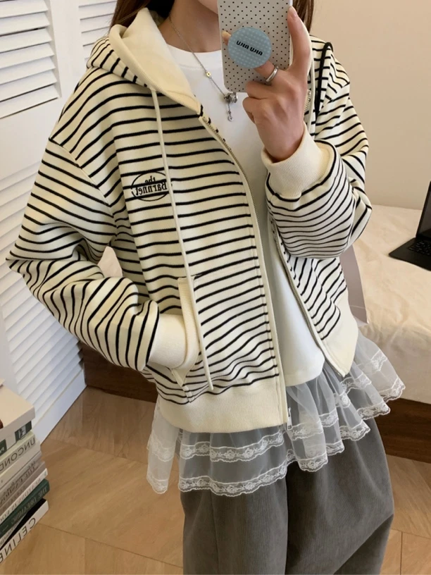 8901【春款】韩版休闲时尚百搭连帽条纹洋气针织外套