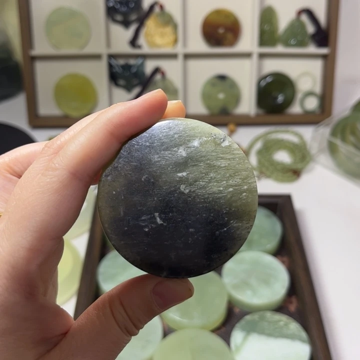 蛇纹石玉未镶嵌天然岫玉珠宝未镶嵌微瑕