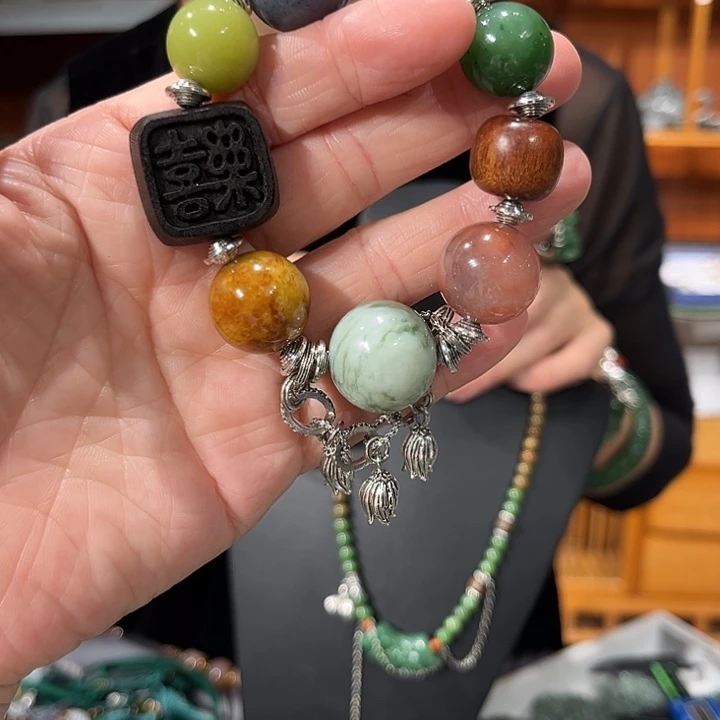 颈饰未镶嵌和田玉（糖玉）