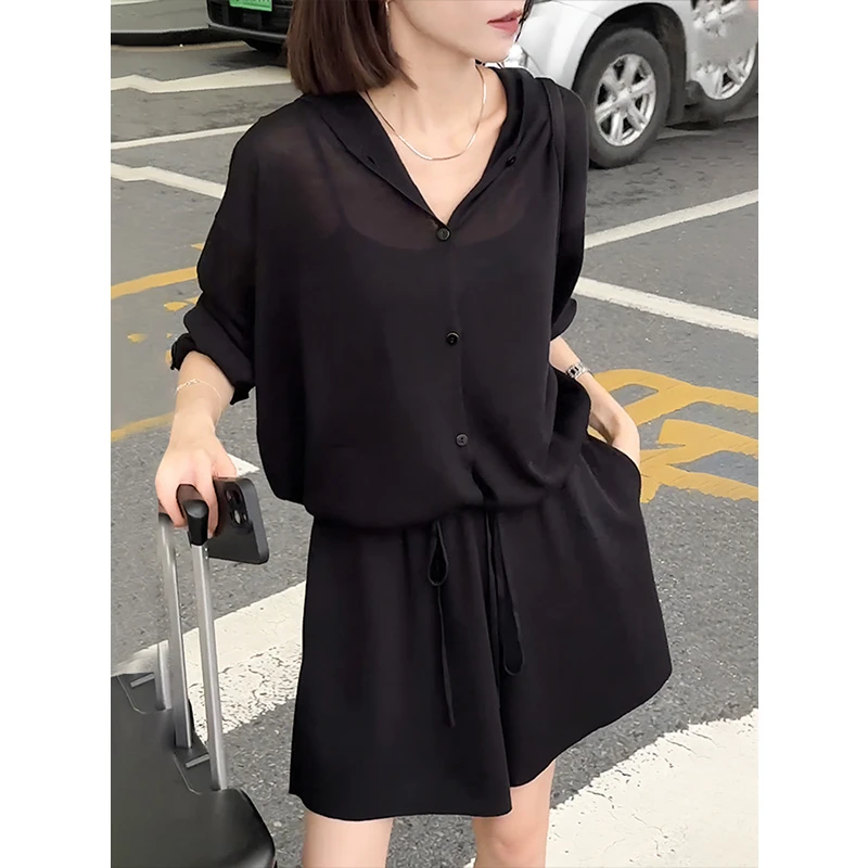 时尚都市风轻薄透气套装女2025夏季顺款连帽防晒衬衫短裙两件套女