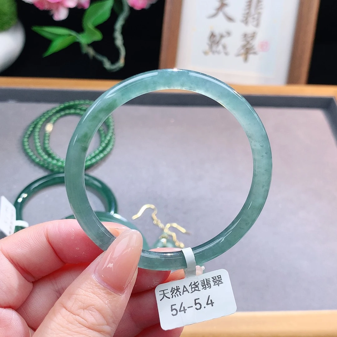 未镶嵌手镯（圆镯）翡翠我****啊