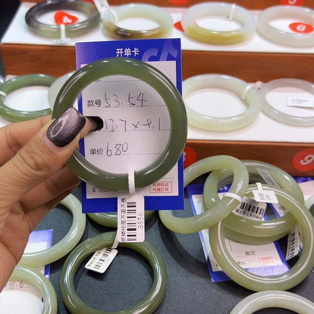 未镶嵌手镯和田玉