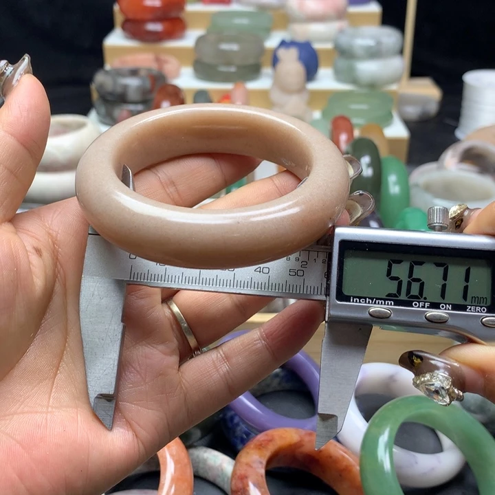 未镶嵌手镯石英质玉