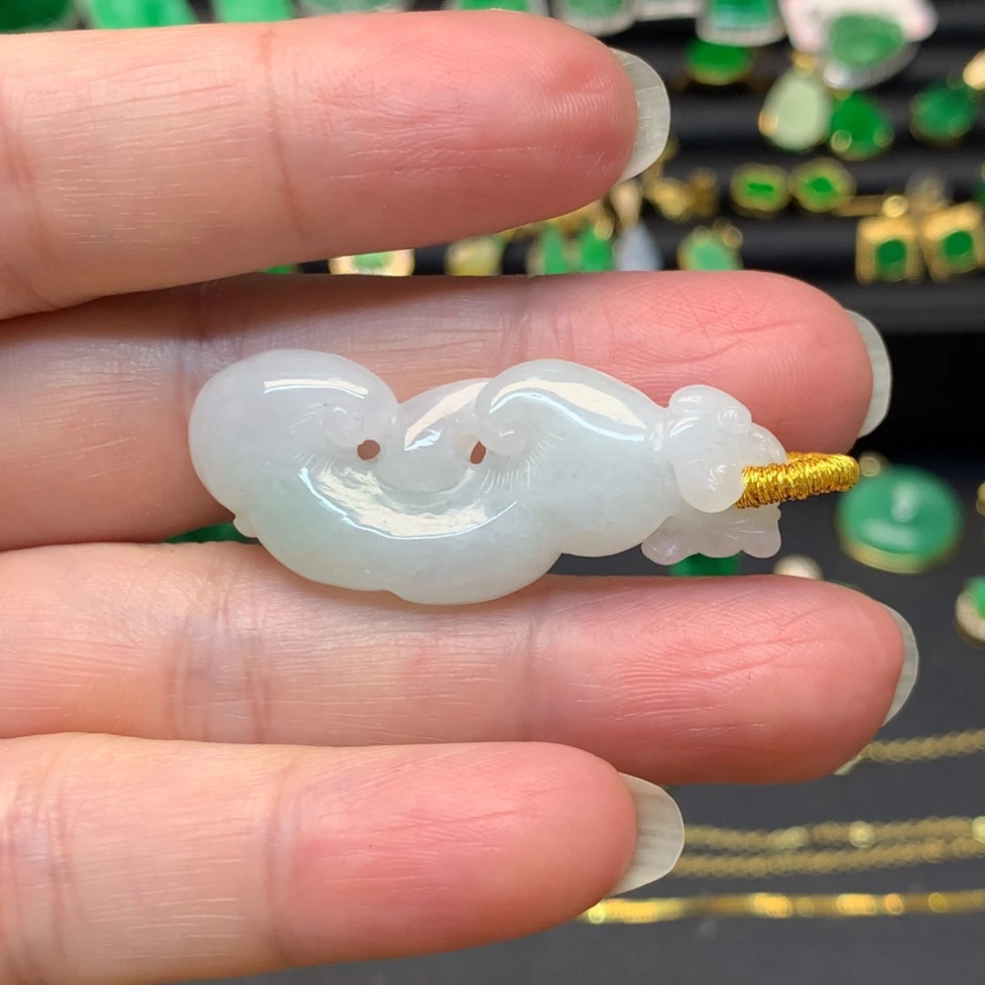 翡翠未镶嵌颈饰有纹裂