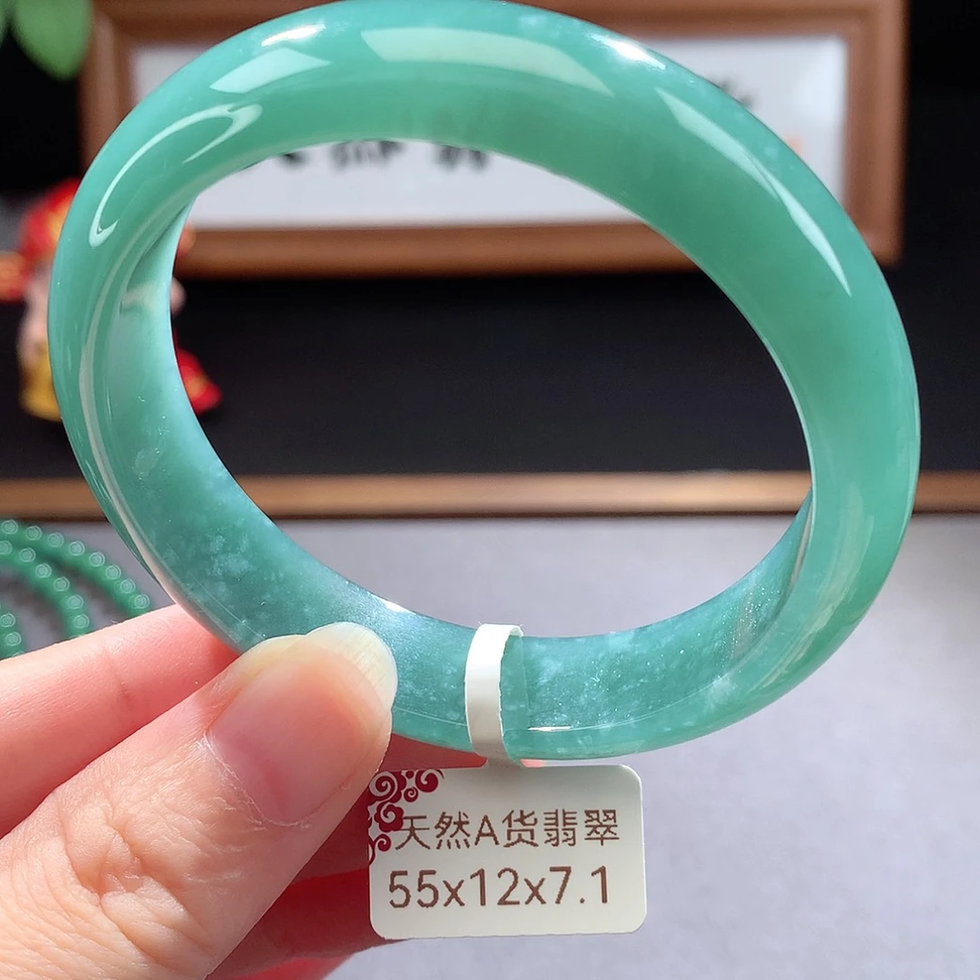 未镶嵌手镯（圆镯）翡翠