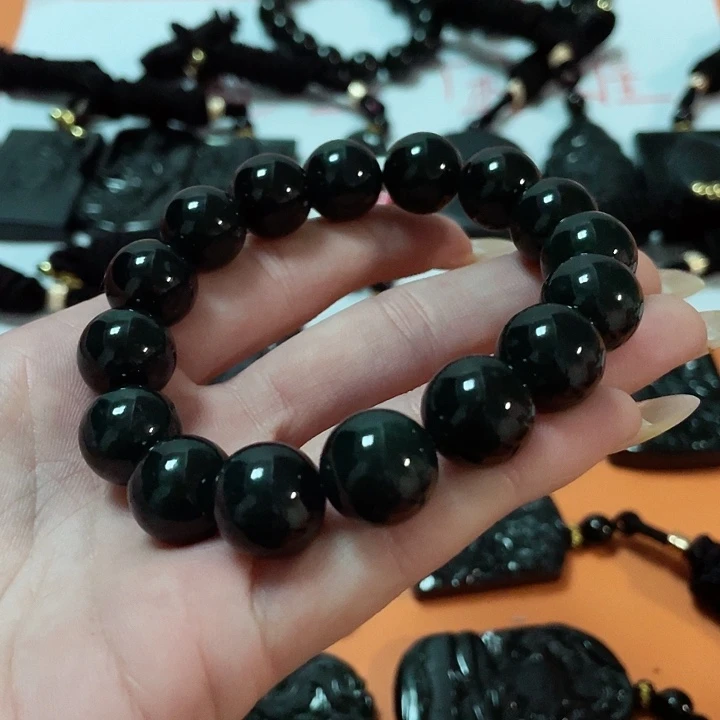 翡翠颈饰未镶嵌艺****想