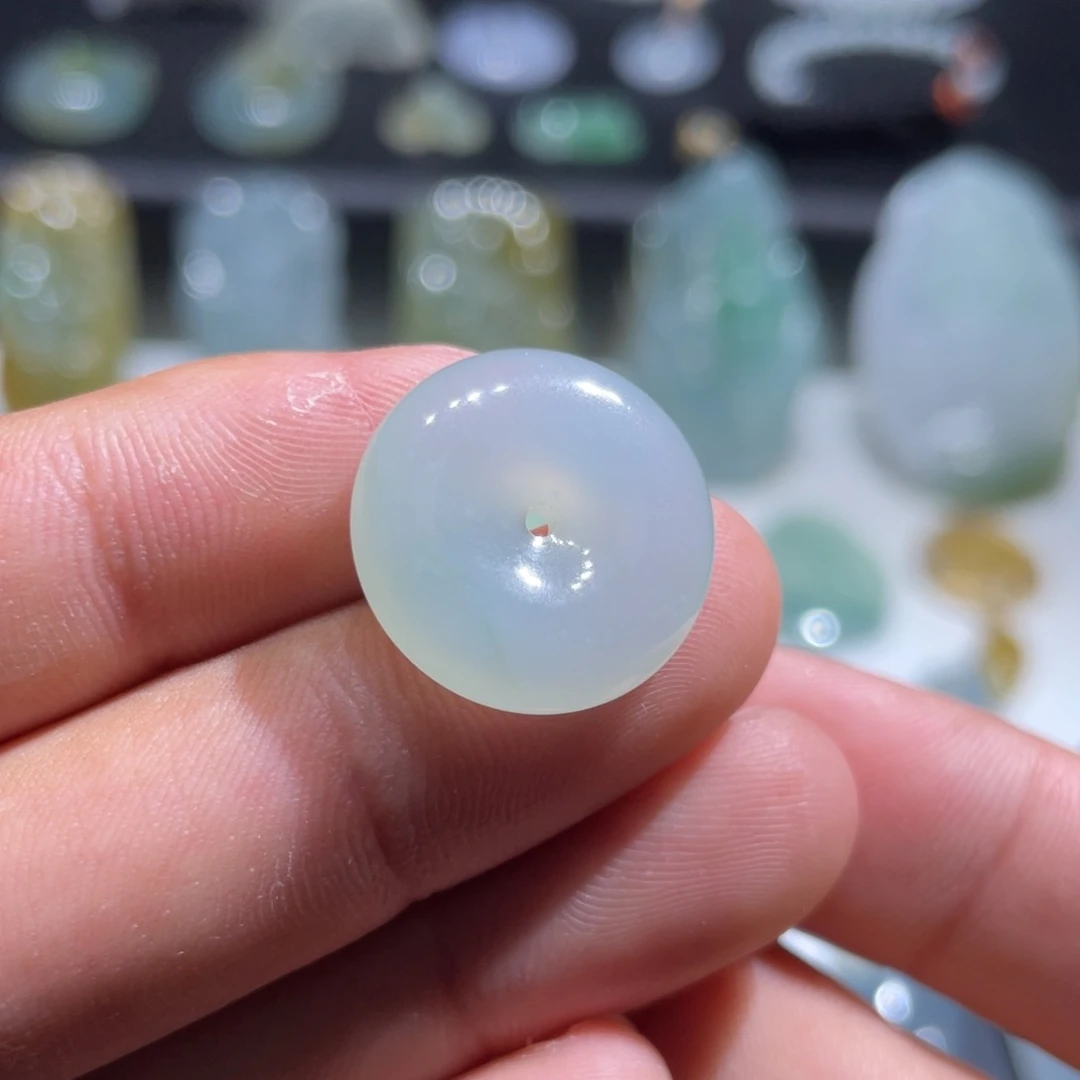 颈饰未镶嵌翡翠平安扣