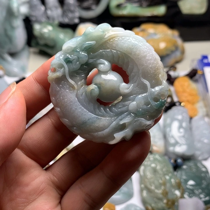 翡翠未镶嵌颈饰双龙38