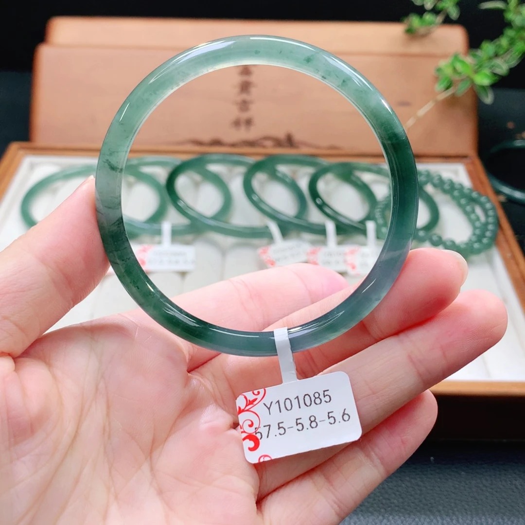翡翠手镯（圆镯）未镶嵌
