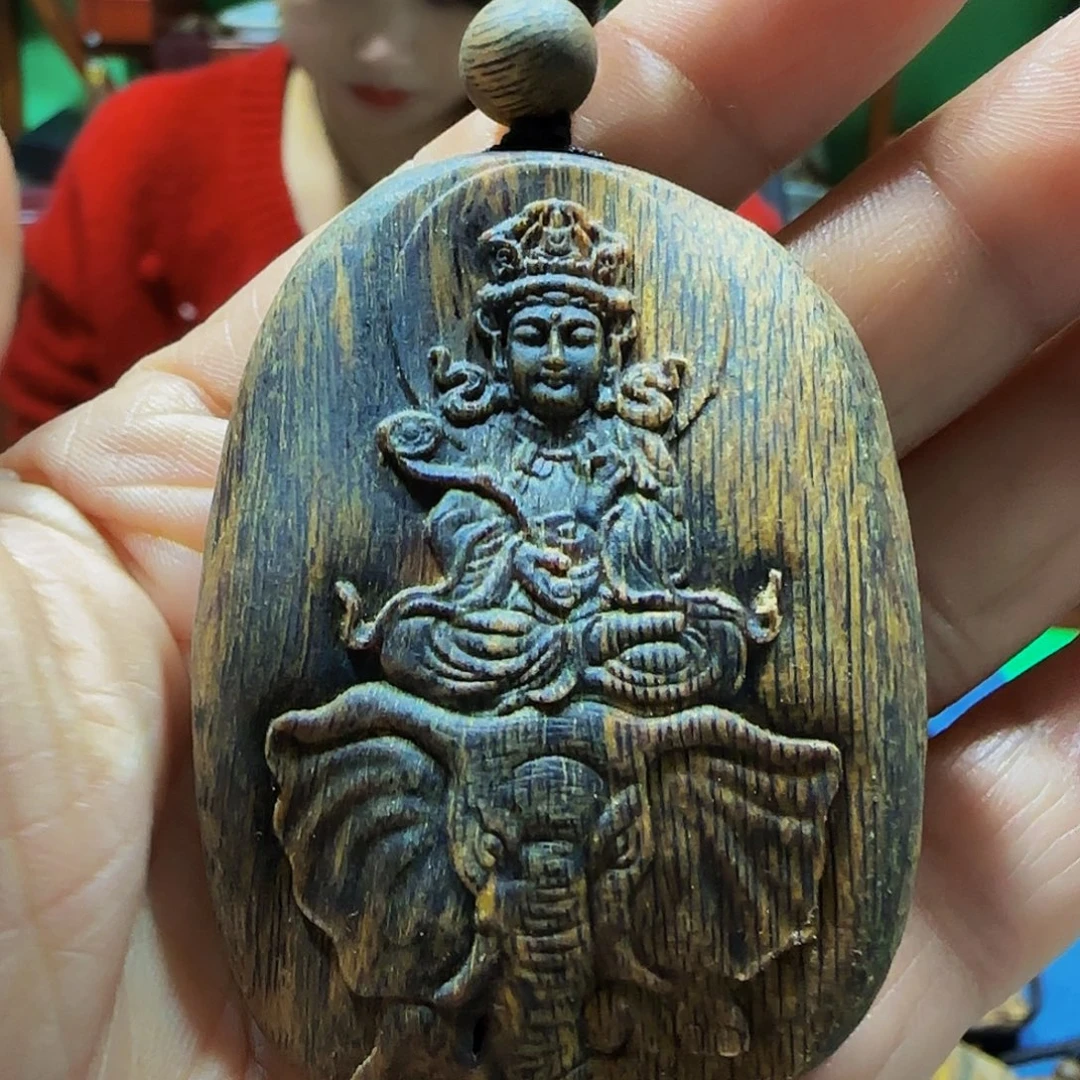 沉香碎屑沉香海南白奇乌身老料普贤菩萨带绳17克