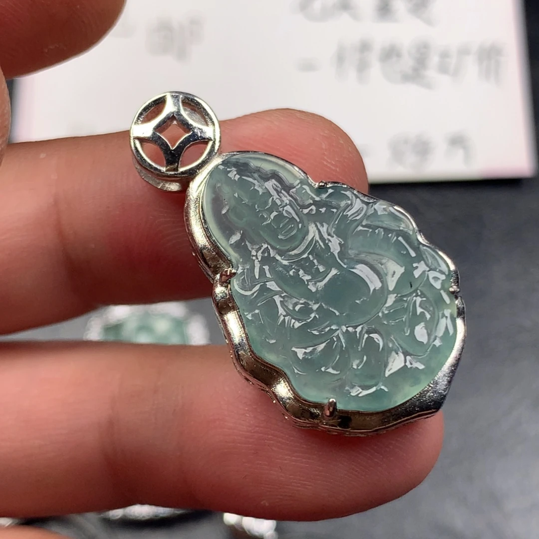 翡翠未镶嵌颈饰财神