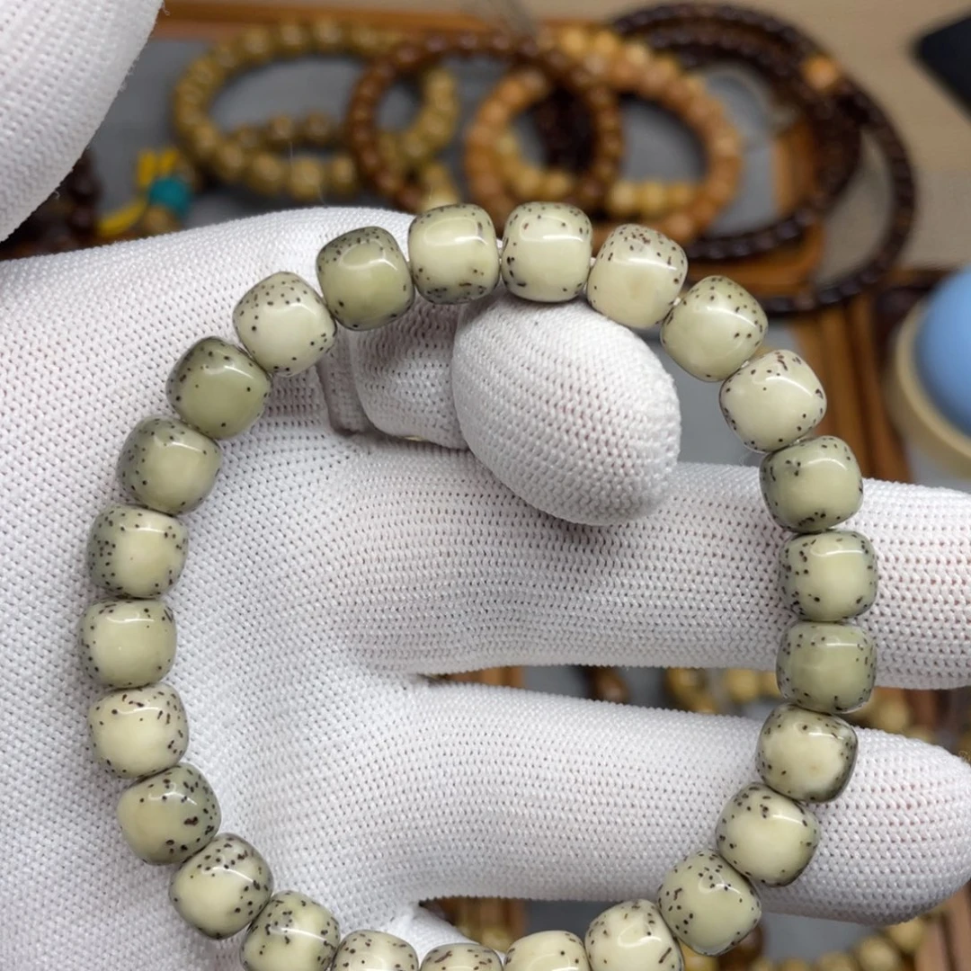 手串星月菩提9*8石玉料河豚绿包白大留白