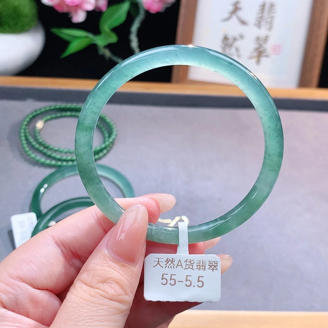 未镶嵌手镯（圆镯）翡翠