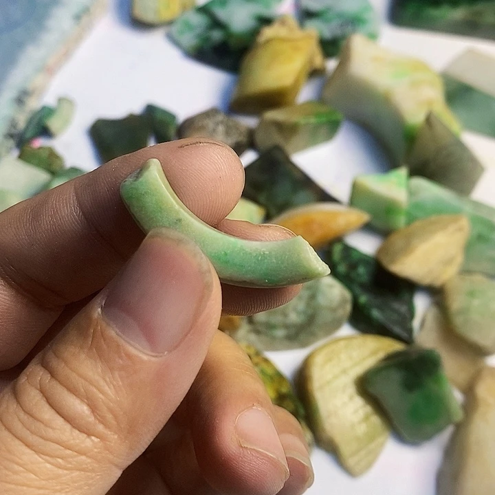 牛***牛翡翠散珠天然翡翠A货挂件