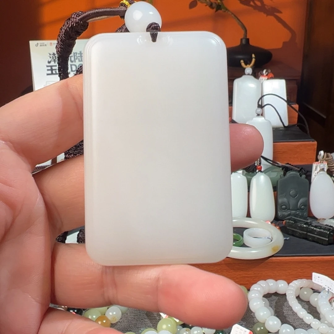 那***海和田玉未镶嵌颈饰