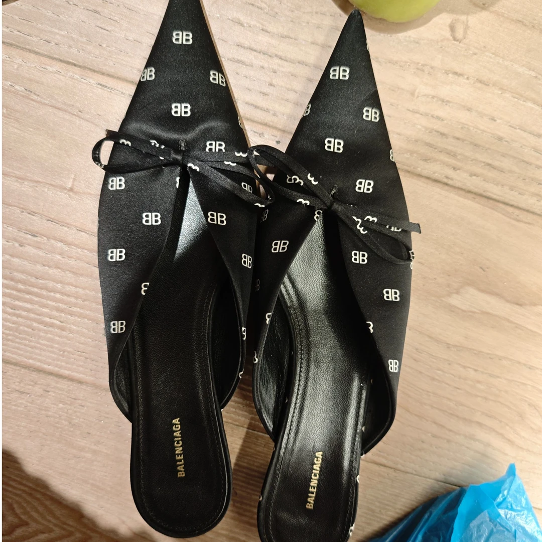 95新 Balenciaga/巴黎世家 半拖鞋37码/250827ZLPSK03