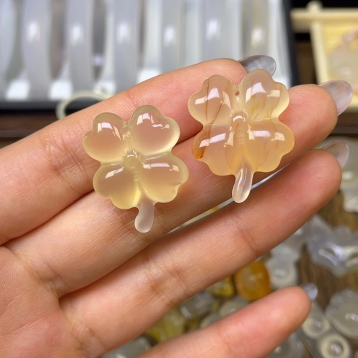 玛瑙/玉髓未镶嵌颈饰四叶草一个