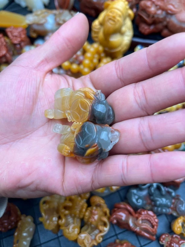 黄龙玉貔貅挂件对件