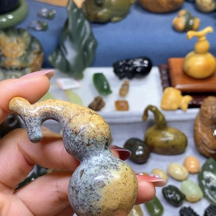 岫岩河磨玉（透闪石质玉）未镶嵌把件