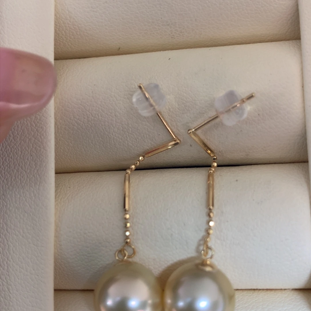 18K金镶嵌海水珍珠耳饰