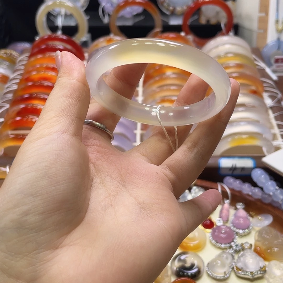手镯玛瑙/玉髓未镶嵌不同光线不同角度色不同