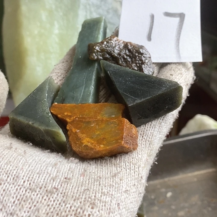 蛇纹石玉珠宝岫玉原石未镶嵌大**河
