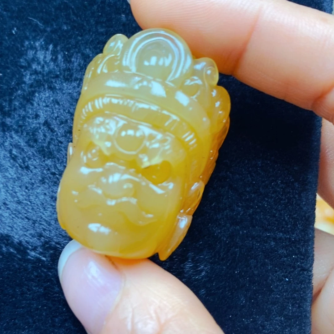 未镶嵌石英质玉（黄龙玉）颈饰