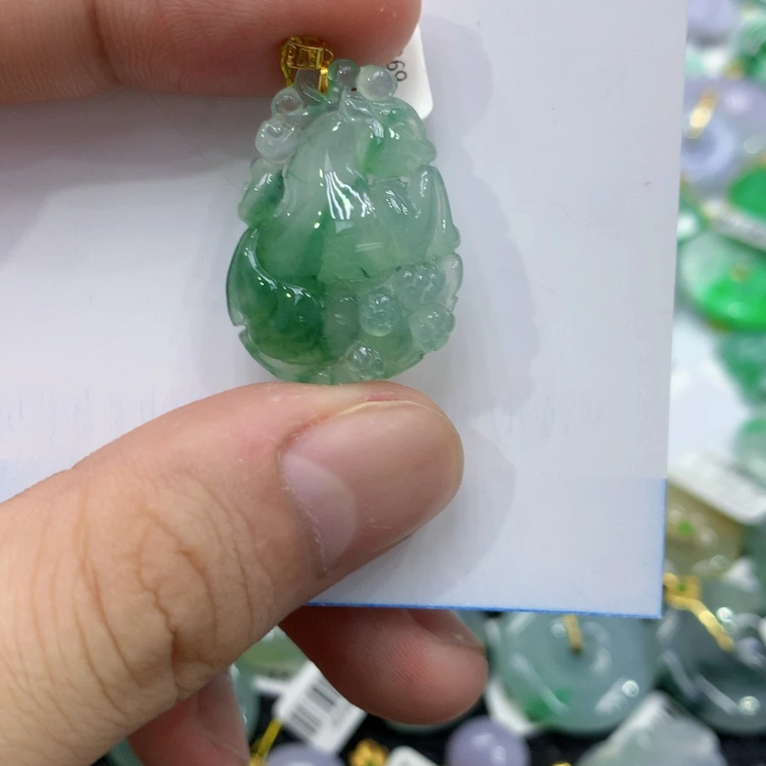 翡翠18K金镶嵌颈饰翡翠