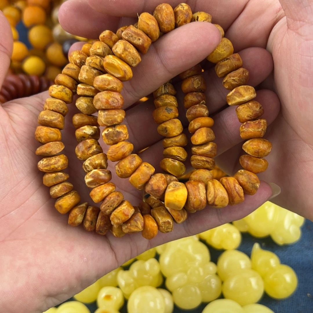 琥珀未镶嵌珠宝奇石多样性发货其中一件