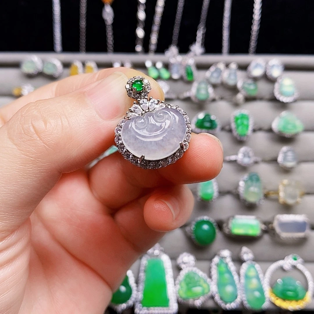 翡翠银S925镶嵌颈饰如意