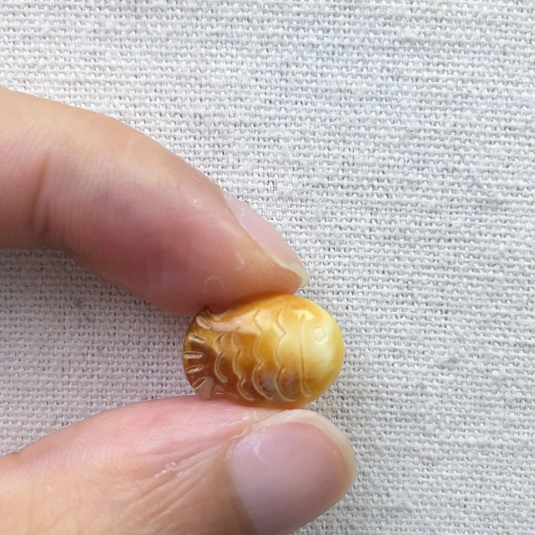 琥珀未镶嵌裸石小鱼