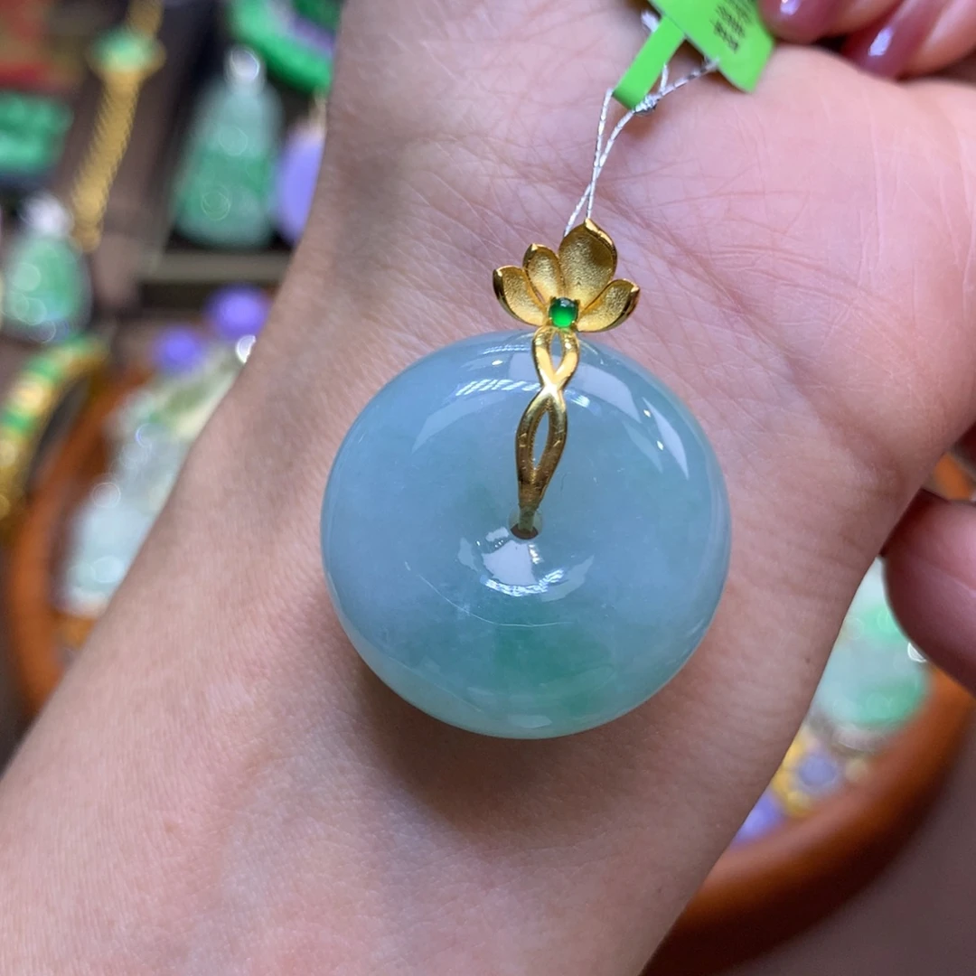 翡翠18K金镶嵌颈饰