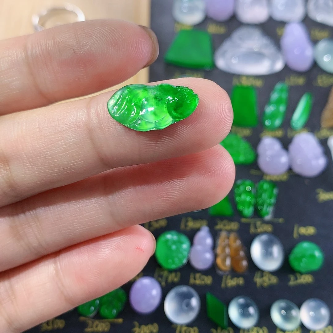 翡翠颈饰未镶嵌天然翡翠高冰 鱼