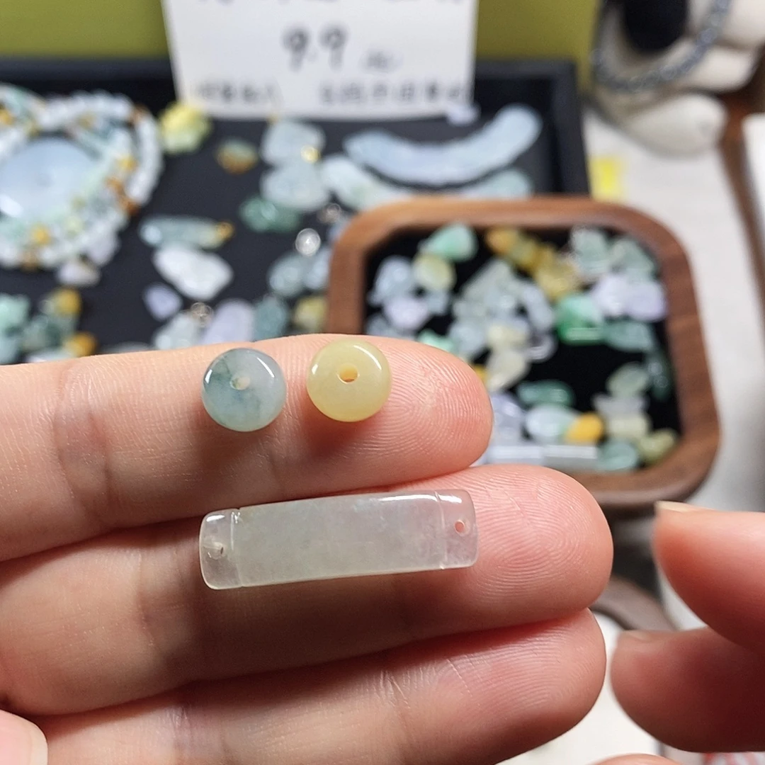 家***宝翡翠未镶嵌颈饰小滴溜