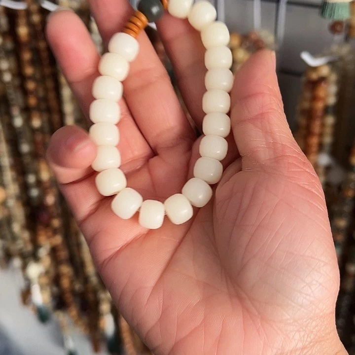 白玉菩提吊坠8×10